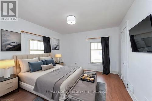 4965 Jepson Street, Niagara Falls, ON - Indoor Photo Showing Bedroom