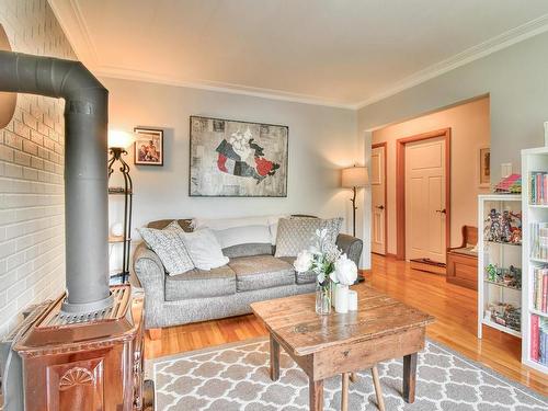 Living room - 29 9E Avenue, Sainte-Marthe-Sur-Le-Lac, QC - Indoor Photo Showing Living Room