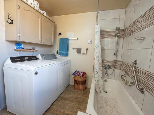 Bathroom - 1220 15E Rue, Shawinigan, QC - Indoor Photo Showing Laundry Room