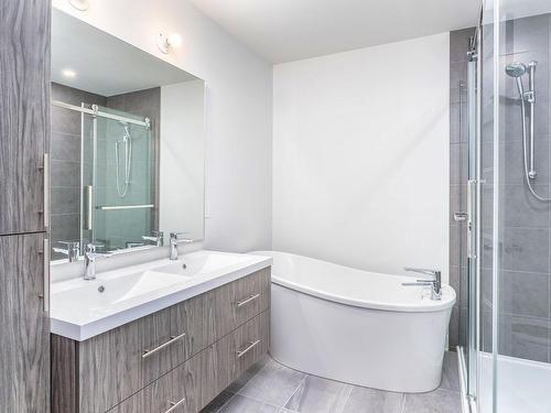 Bathroom - 2153 Rue Phil-Goyette, Vaudreuil-Dorion, QC - Indoor Photo Showing Bathroom