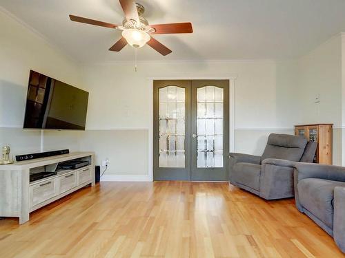 Den - 10620 Rue Renaud, Terrebonne (La Plaine), QC - Indoor Photo Showing Living Room