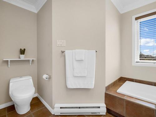 Salle de bains - 50 Rue Yvon-Cousineau, Blainville, QC - Indoor Photo Showing Bathroom