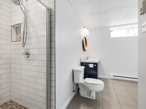 Bathroom - 50 Rue Yvon-Cousineau, Blainville, QC - Indoor Photo Showing Bathroom