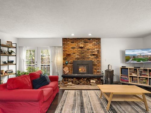 572 Westwind Dr, Langford, BC - Indoor Photo Showing Living Room With Fireplace