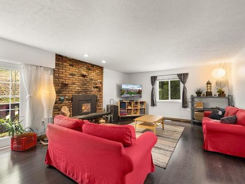 572 Westwind Dr, Langford, BC - Indoor Photo Showing Living Room With Fireplace