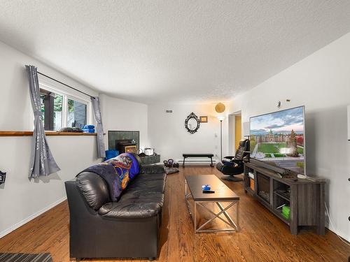 572 Westwind Dr, Langford, BC - Indoor Photo Showing Living Room
