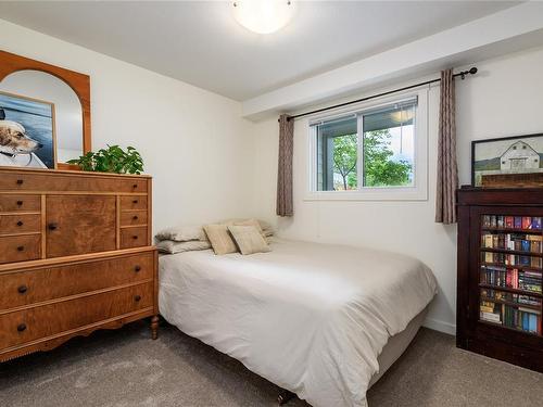 101-1944 Riverside Lane, Courtenay, BC - Indoor Photo Showing Bedroom