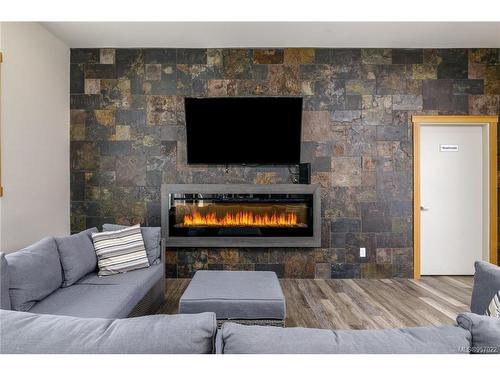 9334 Cabin Way, Lake Cowichan, BC - Indoor Photo Showing Living Room With Fireplace