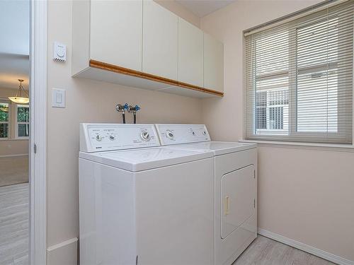 3541 Arbutus Dr South, Cobble Hill, BC - Indoor Photo Showing Laundry Room