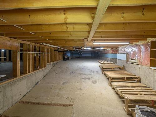3541 Arbutus Dr South, Cobble Hill, BC - Indoor Photo Showing Garage
