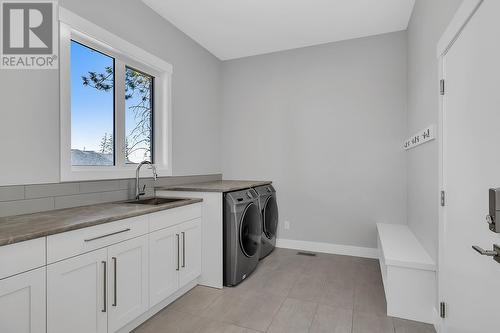 5624 Mountainside Drive, Kelowna, BC - Indoor Photo Showing Laundry Room