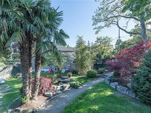 1295 Hastings St, Saanich, BC - Outdoor