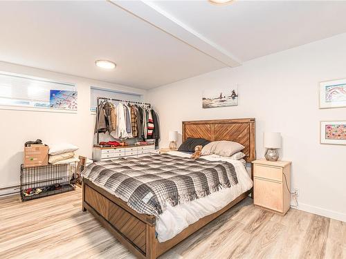 1295 Hastings St, Saanich, BC - Indoor Photo Showing Bedroom