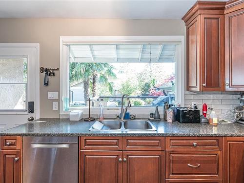 1295 Hastings St, Saanich, BC - Indoor Photo Showing Kitchen With Double Sink