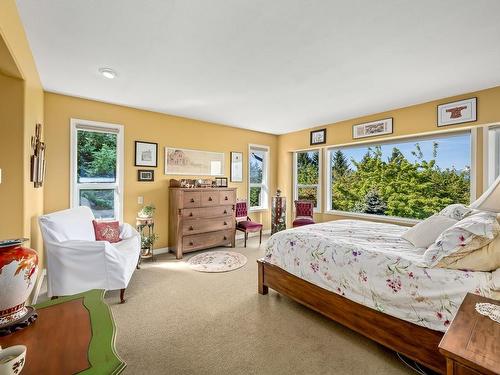 1904 Back Rd, Courtenay, BC - Indoor Photo Showing Bedroom