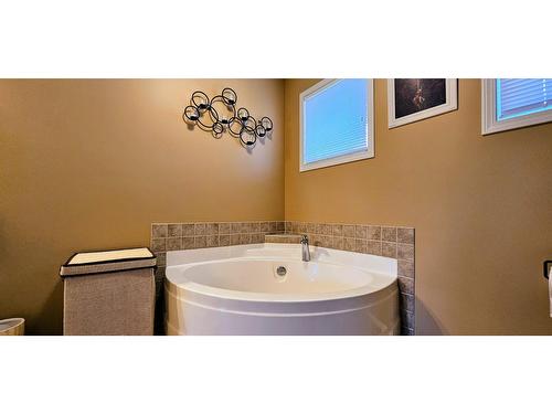 4852 Emerald Avenue, Canal Flats, BC - Indoor Photo Showing Bathroom