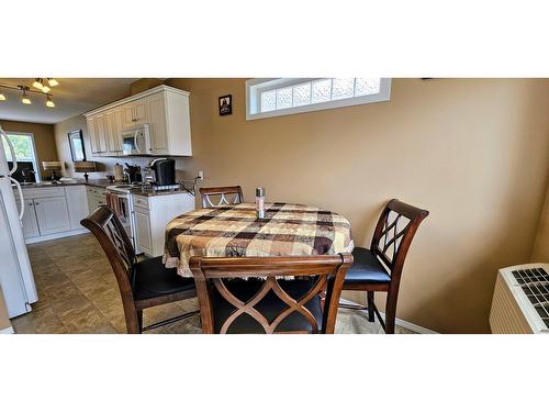 4852 Emerald Avenue, Canal Flats, BC - Indoor Photo Showing Dining Room
