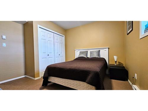 4852 Emerald Avenue, Canal Flats, BC - Indoor Photo Showing Bedroom