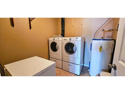 4852 Emerald Avenue, Canal Flats, BC - Indoor Photo Showing Laundry Room