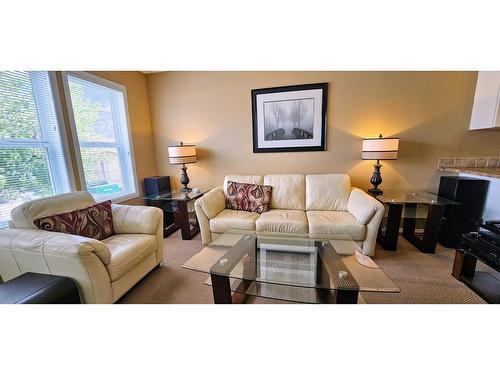 4852 Emerald Avenue, Canal Flats, BC - Indoor Photo Showing Living Room