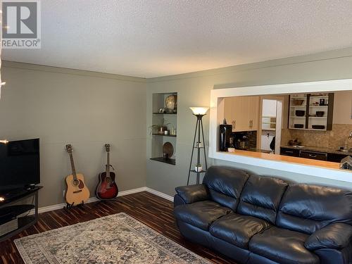 8315 94 Avenue, Fort St. John, BC - Indoor Photo Showing Living Room