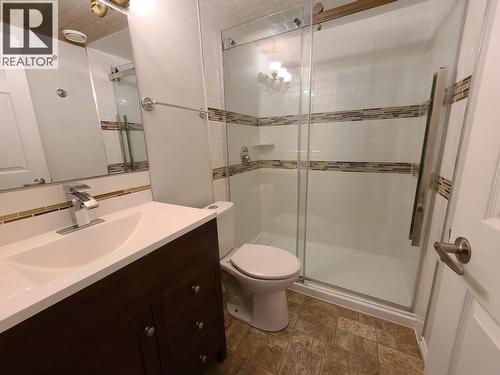 8315 94 Avenue, Fort St. John, BC - Indoor Photo Showing Bathroom