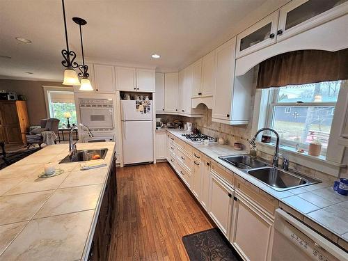 118 Front Street, Emo, ON - Indoor Photo Showing Kitchen With Double Sink