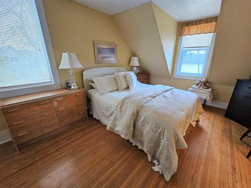 118 Front Street, Emo, ON - Indoor Photo Showing Bedroom