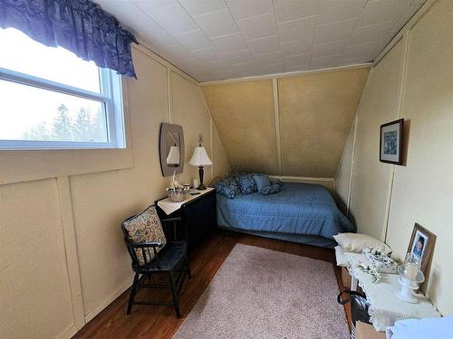 118 Front Street, Emo, ON - Indoor Photo Showing Bedroom