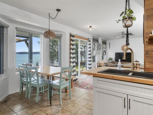 2465 Scott Drive, Shuniah, ON - Indoor Photo Showing Dining Room