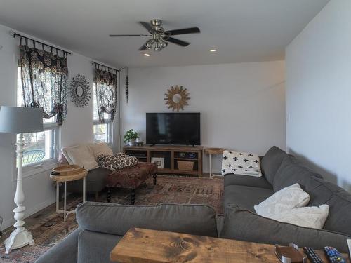 2465 Scott Drive, Shuniah, ON - Indoor Photo Showing Living Room