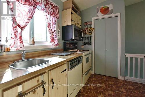 171 Escarpment Crescent, Collingwood, ON - Indoor Photo Showing Kitchen