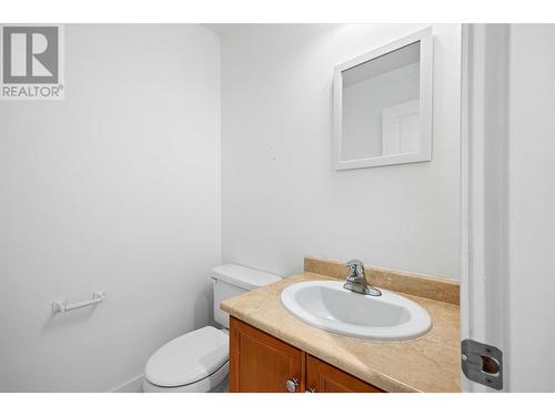 606 South Crest Drive, Kelowna, BC - Indoor Photo Showing Bathroom