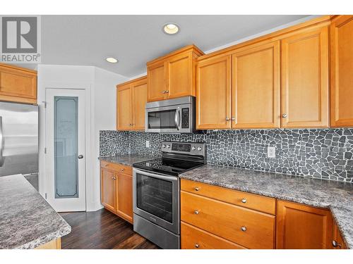606 South Crest Drive, Kelowna, BC - Indoor Photo Showing Kitchen