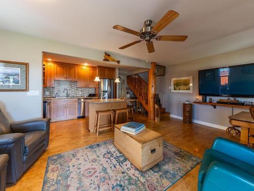 412 Opal Drive, Logan Lake, BC - Indoor Photo Showing Living Room