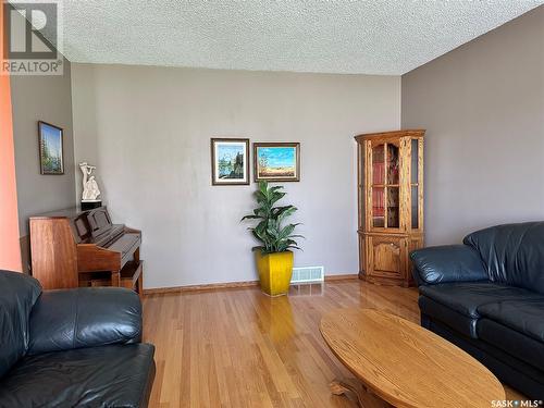 1017 13Th Street, Humboldt, SK - Indoor Photo Showing Living Room