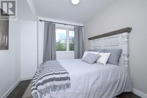 105 - 18 Beckwith Lane, Blue Mountains, ON - Indoor Photo Showing Bedroom