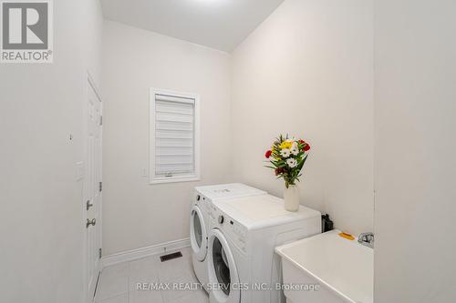 9 Gold Creek Street, Vaughan, ON - Indoor Photo Showing Laundry Room
