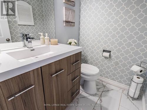 67 Centre Street S, Brampton, ON - Indoor Photo Showing Bathroom