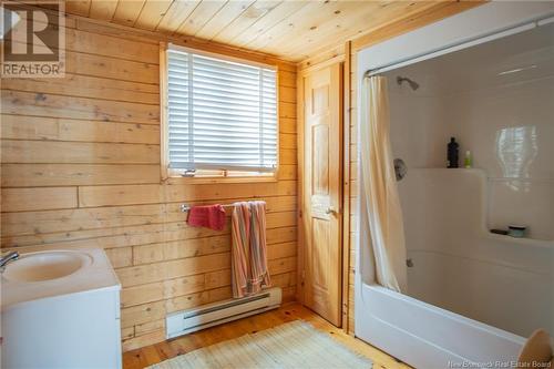274 Fundy Drive, Wilsons Beach, NB - Indoor Photo Showing Bathroom