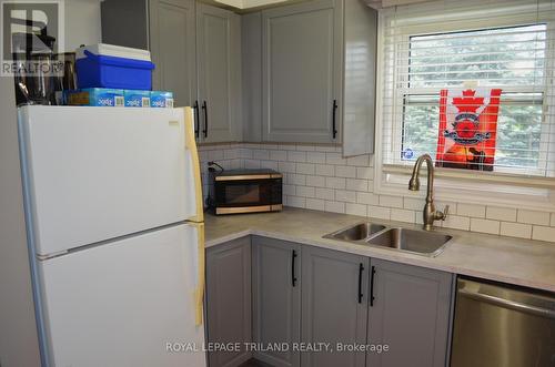 33 - 470 Second Street, London, ON - Indoor Photo Showing Kitchen With Double Sink