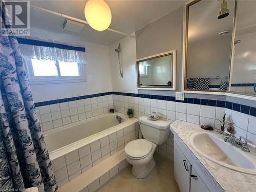 25 Queen Street, Sturgeon Falls, ON - Indoor Photo Showing Bathroom