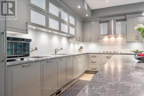 929 - 3600 Yonge Street, Toronto, ON - Indoor Photo Showing Kitchen With Upgraded Kitchen
