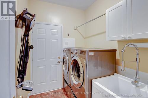 79 Antique Drive, Richmond Hill, ON - Indoor Photo Showing Laundry Room