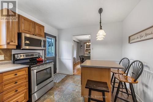 25 Green Pine Avenue, Springwater, ON - Indoor Photo Showing Kitchen