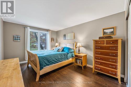 25 Green Pine Avenue, Springwater, ON - Indoor Photo Showing Bedroom