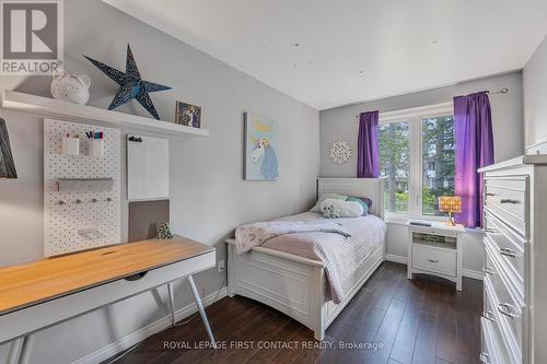 25 Green Pine Avenue, Springwater, ON - Indoor Photo Showing Bedroom