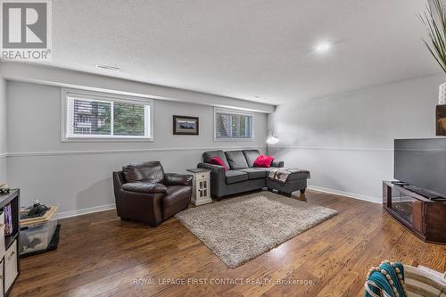 25 Green Pine Avenue, Springwater, ON - Indoor Photo Showing Living Room
