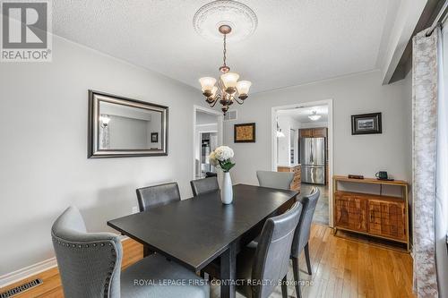 25 Green Pine Avenue, Springwater, ON - Indoor Photo Showing Dining Room