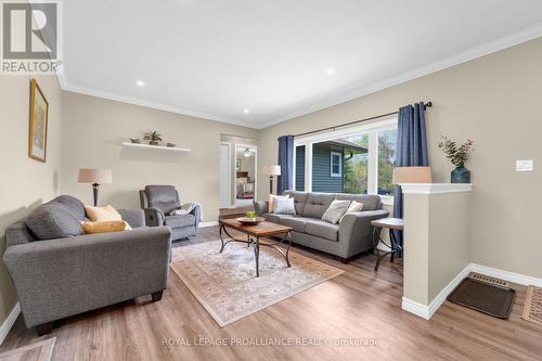 13722 Highway 41, Addington Highlands, ON - Indoor Photo Showing Living Room